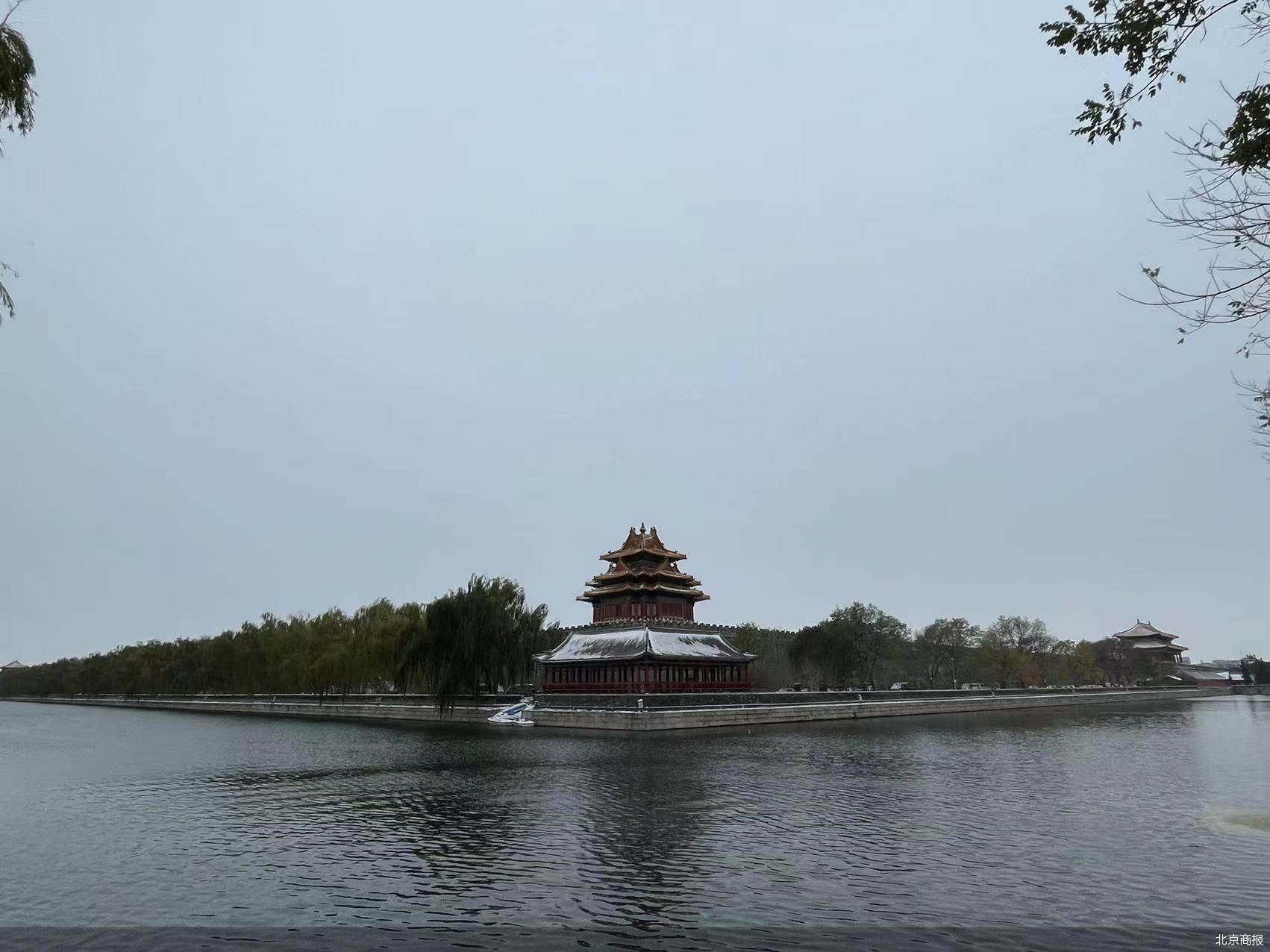 正逢立冬时节多地相继迎来初雪 冰雪旅游热度也再次升温