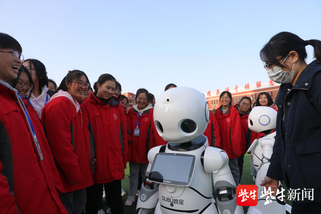 科技进校园的科普实践体验活动在盐城市第一中学举办 