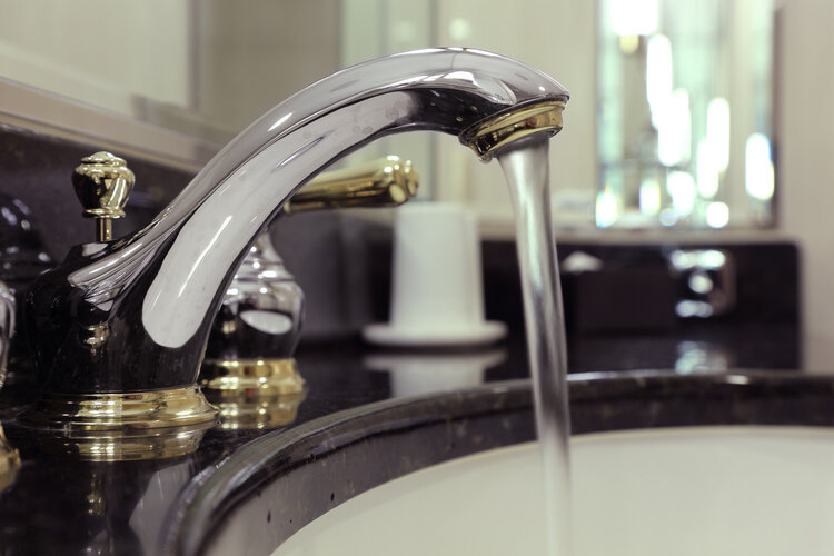 “净水器”争议越来越大 过滤后的水质可能对人体健康造成不良影响