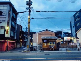 由京东捐赠的第一批防疫及民生物资顺利装车 送往西安市