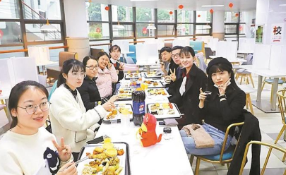 包饺子、观影、踏春、阅读交流等 校园年味浓温馨又热闹