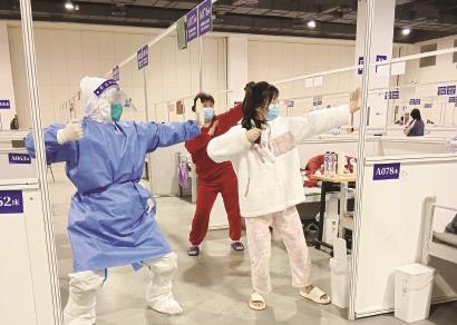 医患共同努力 上海跨采中心方舱医院首批患者“毕业”